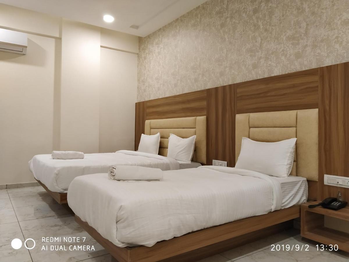 Hotel Krishna Palace Ānand Eksteriør billede
