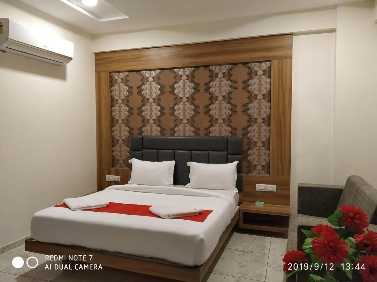 Hotel Krishna Palace Ānand Eksteriør billede