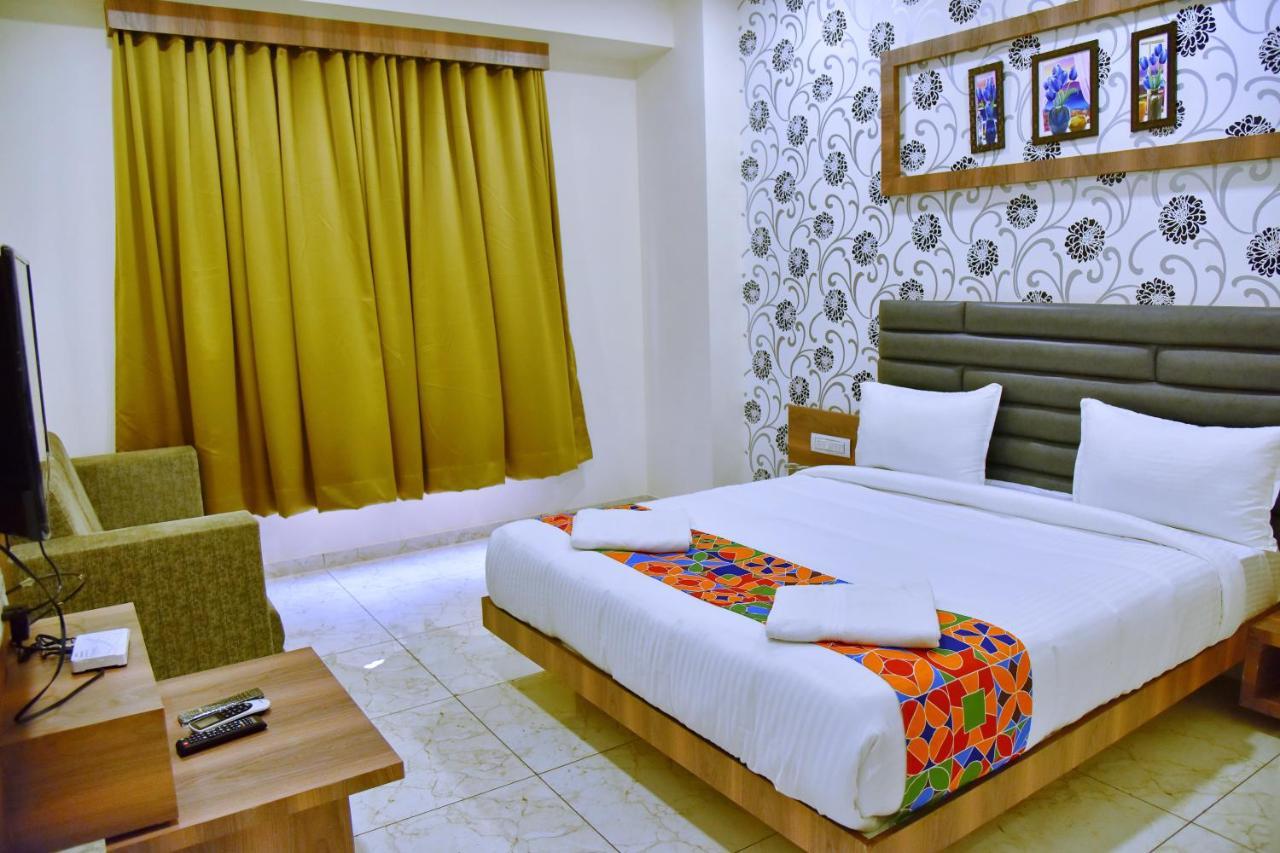 Hotel Krishna Palace Ānand Eksteriør billede